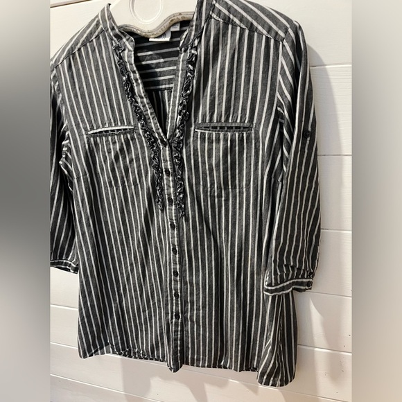 NINETY  – Grey Striped Blouse with Ruffle Detail – Size L - Picture 5 of 9